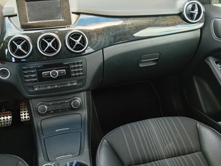 Mercedes 180D, 2014. god.