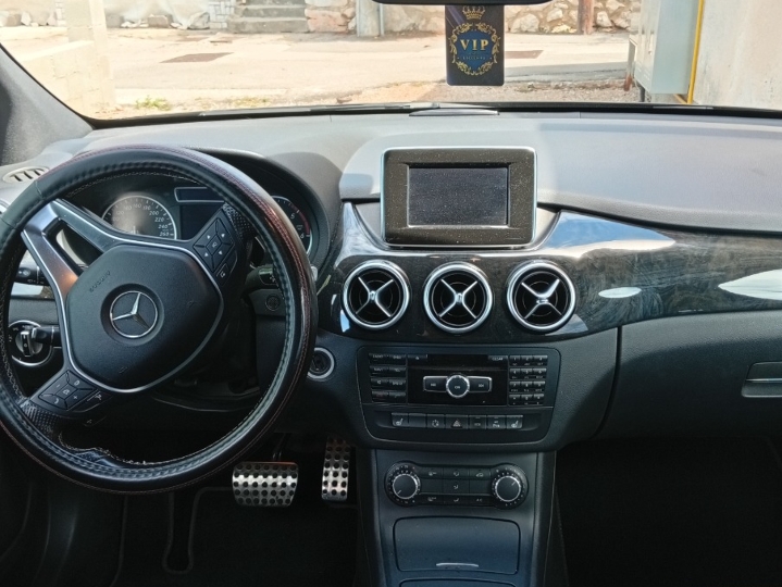 Mercedes 180D, 2014. god.
