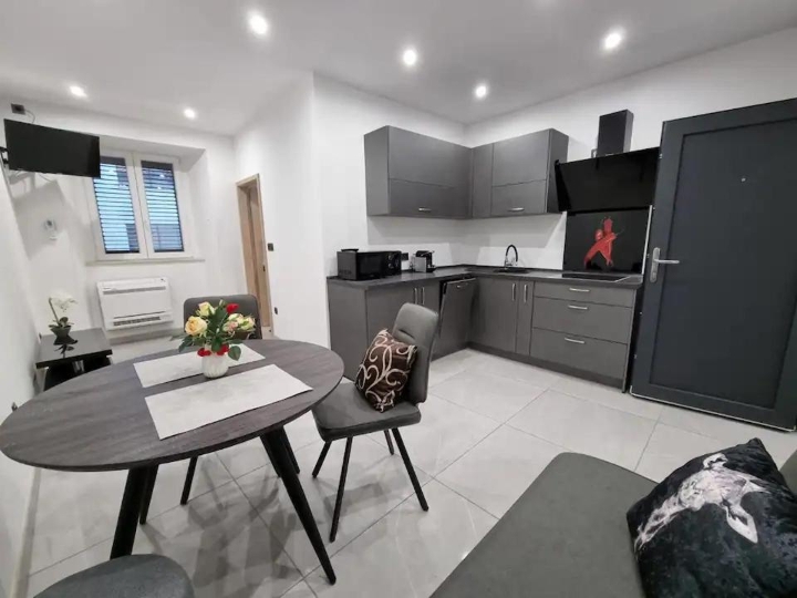 Rijeka, centar grada, najam prekrasnog stana 35m2 na šetnici Korzo