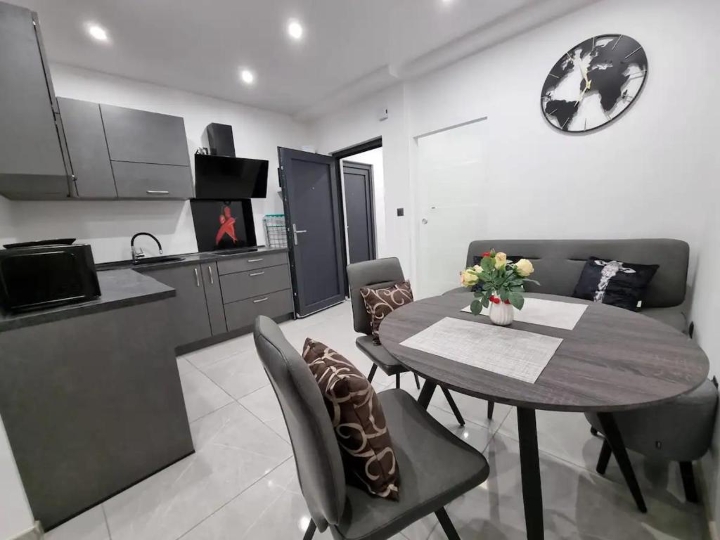 Rijeka, centar grada, najam prekrasnog stana 35m2 na šetnici Korzo