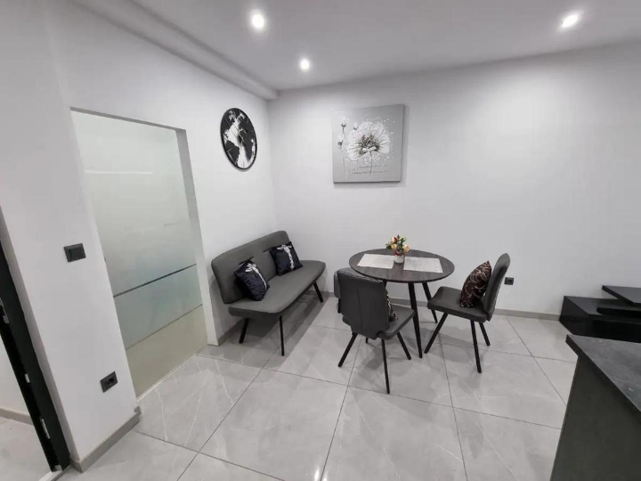 Rijeka, centar grada, najam prekrasnog stana 35m2 na šetnici Korzo
