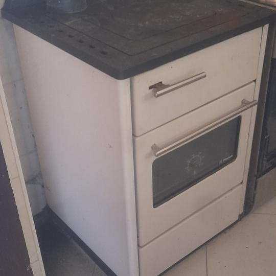 Poklanjam Calorex peć na drva