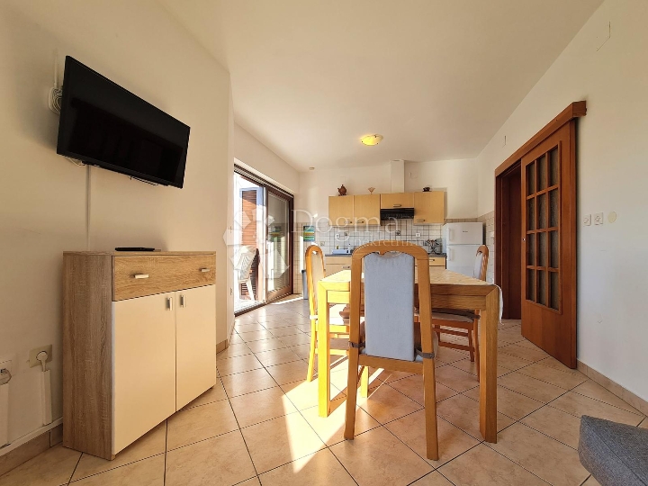 Apartman od centra Malinske udaljen 5 minuta!