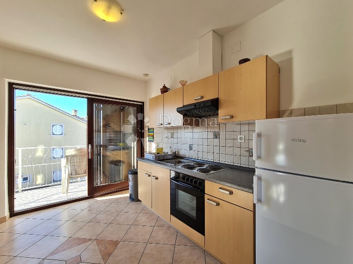 Apartman od centra Malinske udaljen 5 minuta!