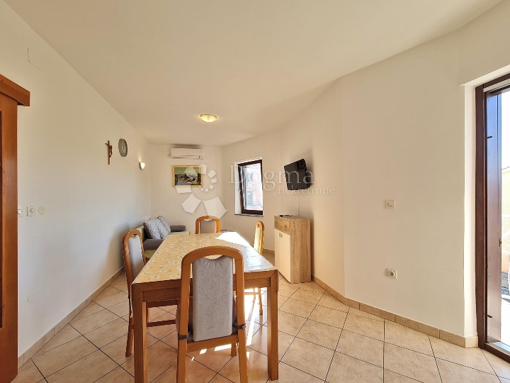 Apartman od centra Malinske udaljen 5 minuta!