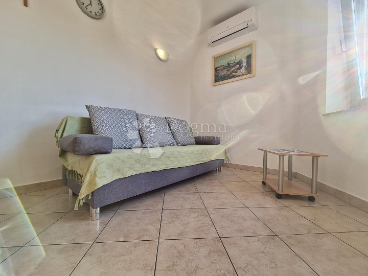 Apartman od centra Malinske udaljen 5 minuta!