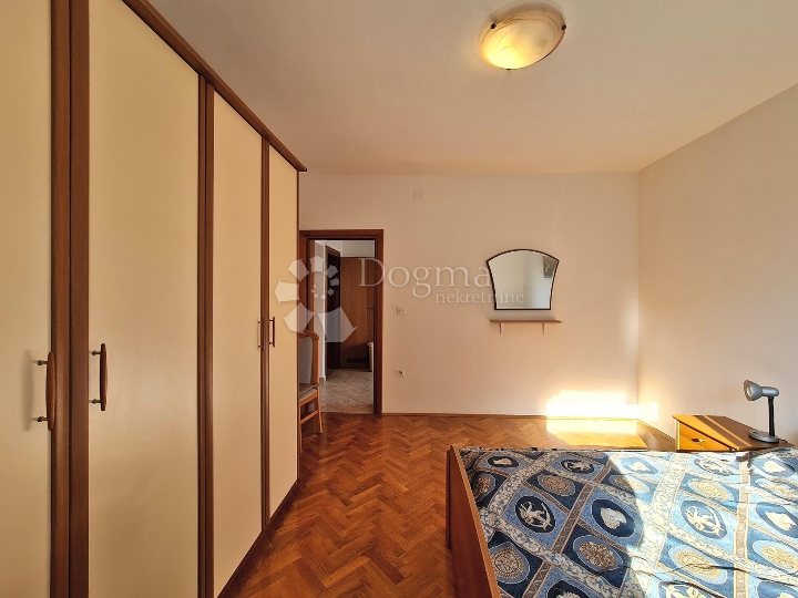 Apartman od centra Malinske udaljen 5 minuta!