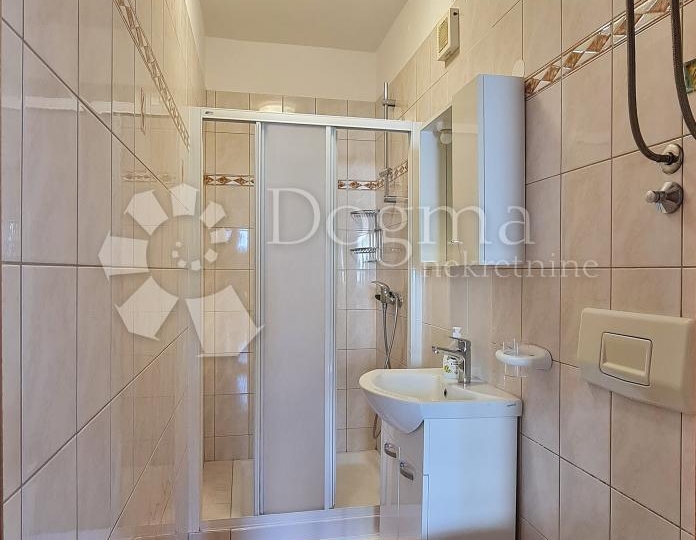 Apartman od centra Malinske udaljen 5 minuta!