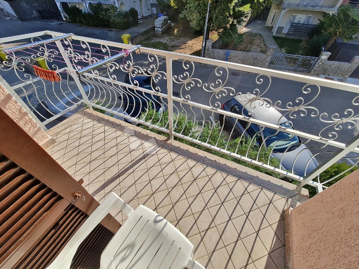 Apartman od centra Malinske udaljen 5 minuta!