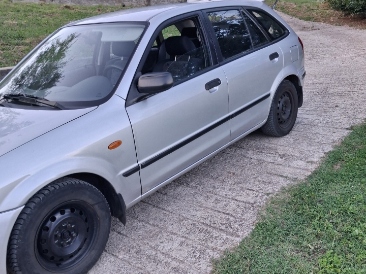 Mazda 323f, reg. god. dana, 1050 eura