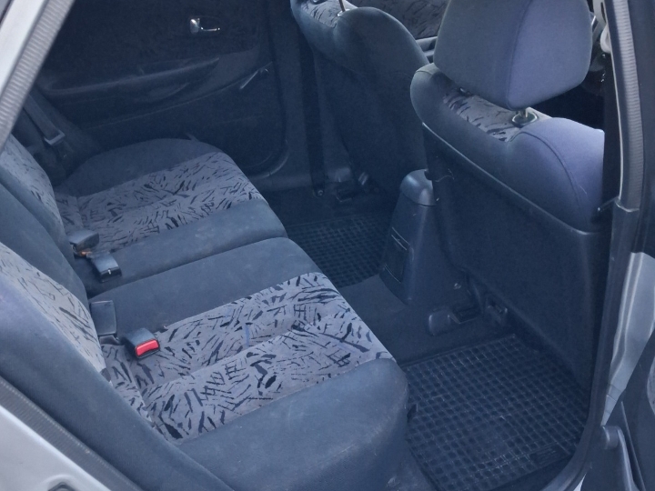 Mazda 323f, reg. god. dana, 1350 €