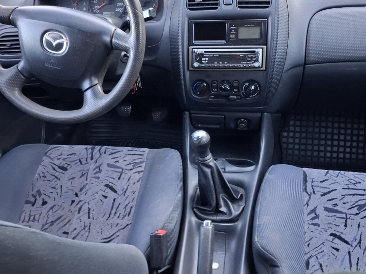 Mazda 323f, reg. god. dana, 1350 €