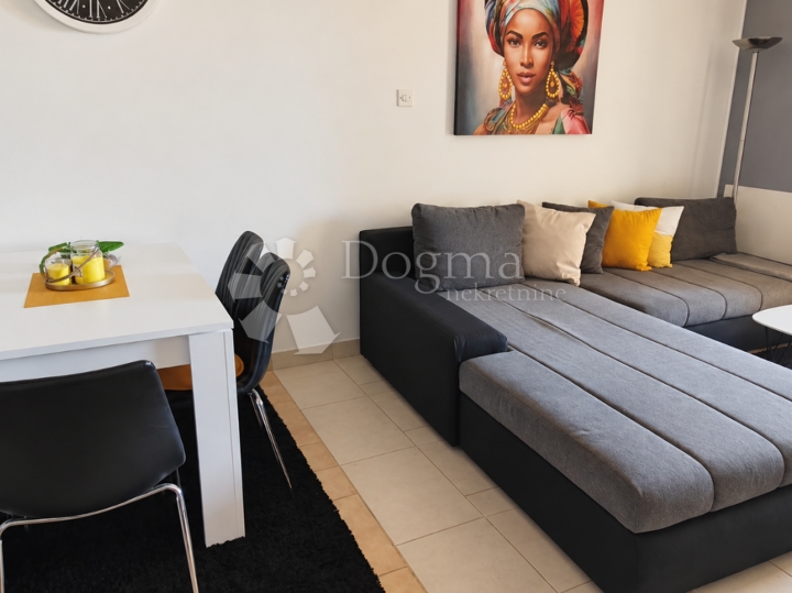 Apartman na prvom katu s pogledom na more