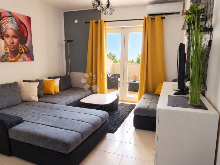 Apartman na prvom katu s pogledom na more