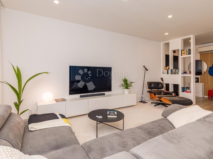 Krk, NJivice, apartman,79 m2m, pogled na more