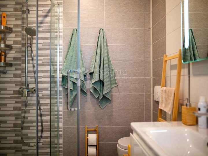 Krk, NJivice, apartman,79 m2m, pogled na more