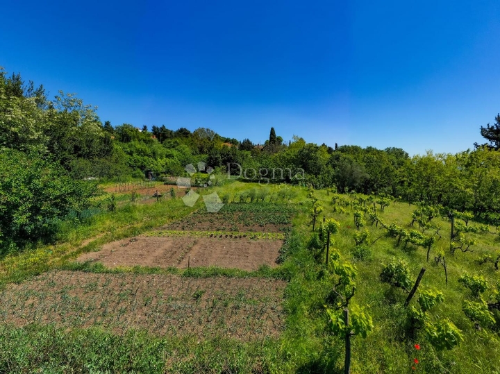 Rijeka, građevinsko zemljiste 6700 m2, Rujevica