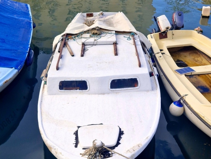 Brodica pasara s kabinom, Rijeka