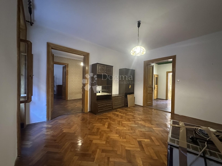 Rijeka – Centar, prostrani stan 96,16 m² na par koraka od Korza