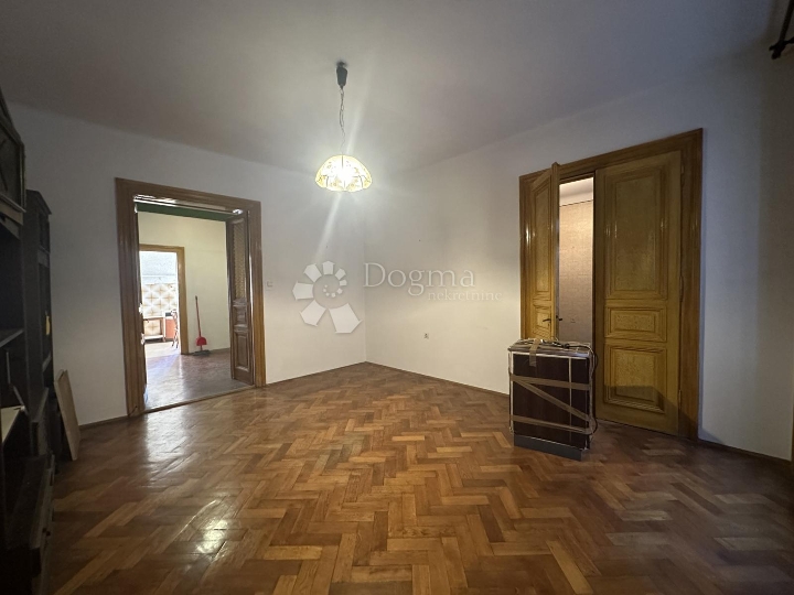 Rijeka – Centar, prostrani stan 96,16 m² na par koraka od Korza