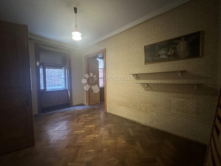 Rijeka – Centar, prostrani stan 96,16 m² na par koraka od Korza