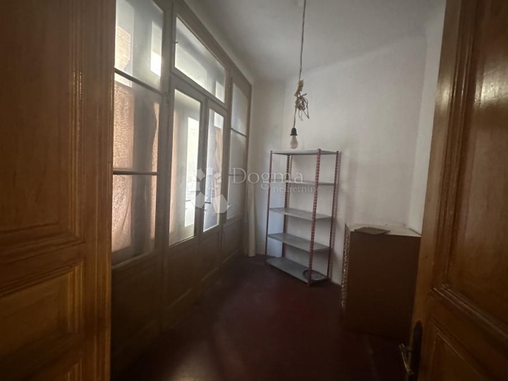 Rijeka – Centar, prostrani stan 96,16 m² na par koraka od Korza