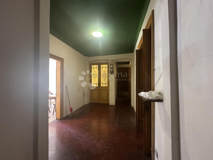 Rijeka – Centar, prostrani stan 96,16 m² na par koraka od Korza