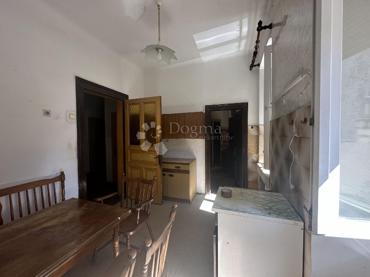Rijeka – Centar, prostrani stan 96,16 m² na par koraka od Korza