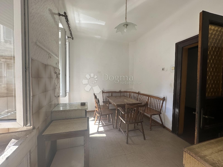 Rijeka – Centar, prostrani stan 96,16 m² na par koraka od Korza