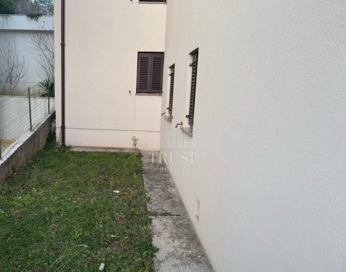 Labin, Rabac - stan u prizemlju, 1S+DB