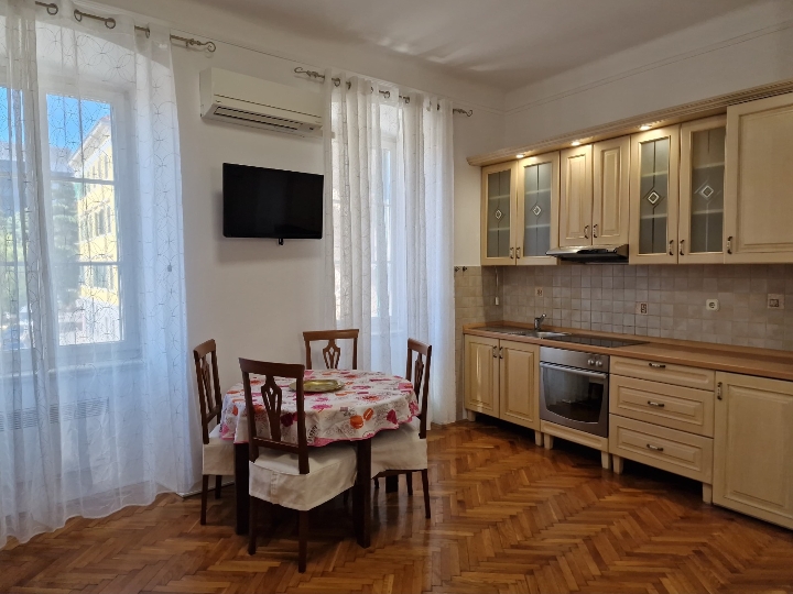 Namješten jednosoban stan, centar Rijeke - 37 m2