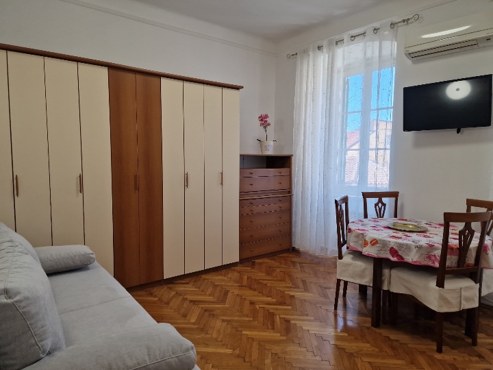 Namješten jednosoban stan, centar Rijeke - 37 m2