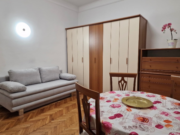 Namješten jednosoban stan, centar Rijeke - 37 m2