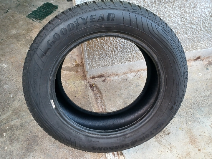 GoodYear cjelogodišnje gume 215/60 R17