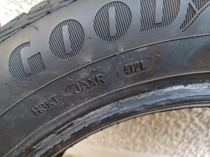 GoodYear cjelogodišnje gume 215/60 R17