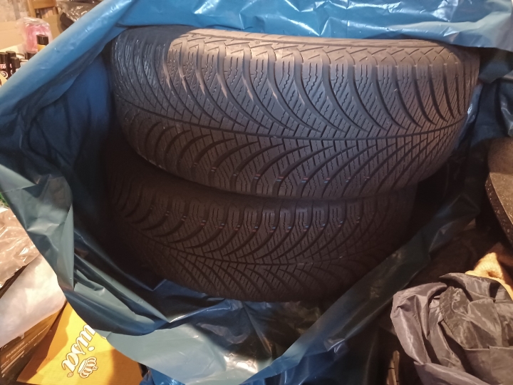 GoodYear cjelogodišnje gume 215/60 R17