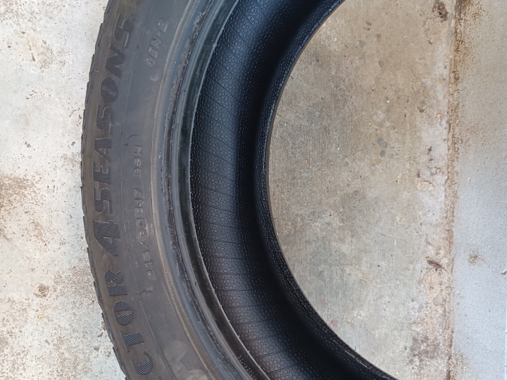 GoodYear cjelogodišnje gume 215/60 R17