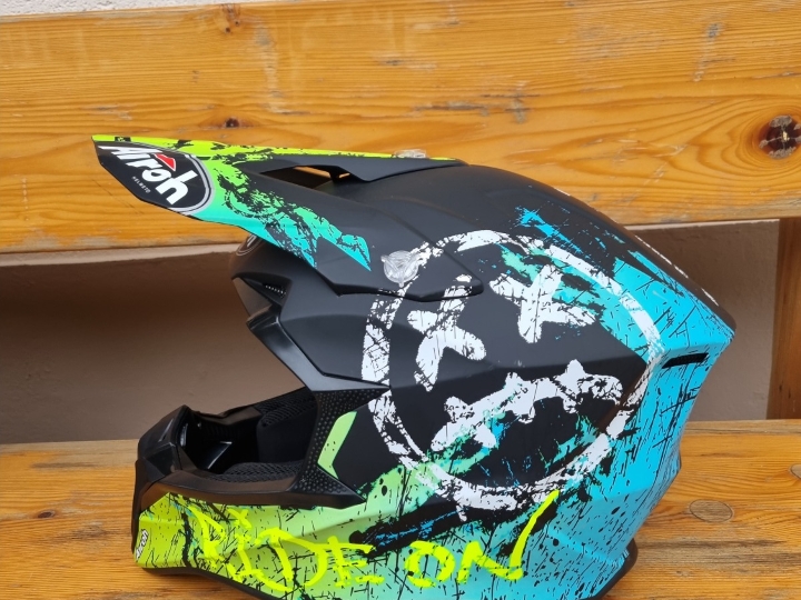 Motocross kaciga