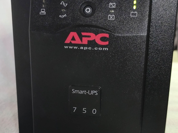 Ups za računala i tehniku Apc 750W