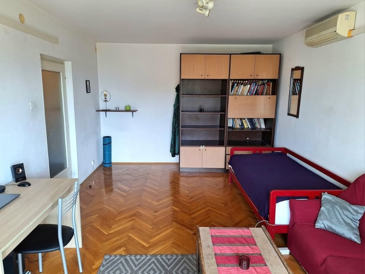 Tražimo 3. cimera/icu, Rijeka, slobodna najveća soba s balkonom
