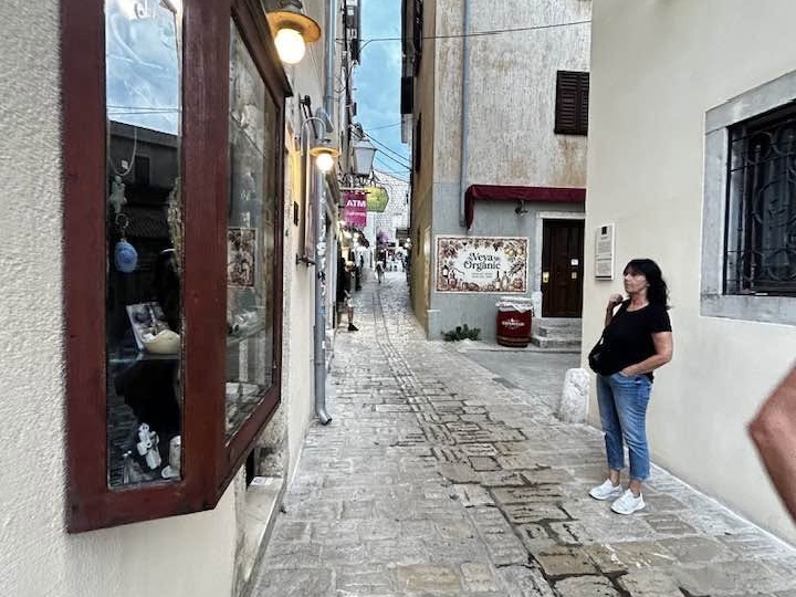 Iznajmljujem poslovni prostor u gradu Krku