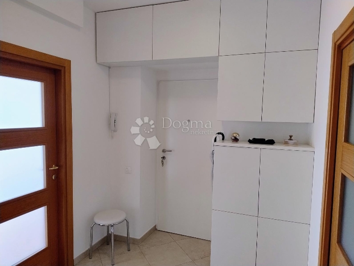 Samo kod nas – Pećine, 71 m², more na 200 m