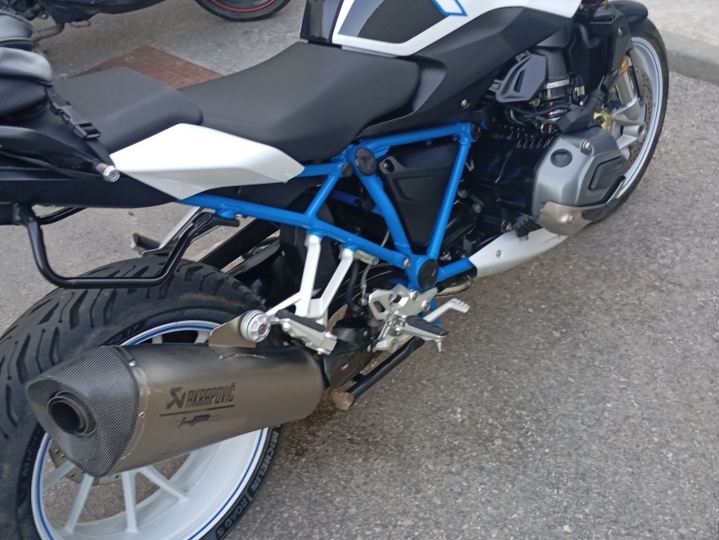 BMW R1200R