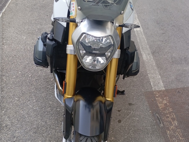 BMW R2200R