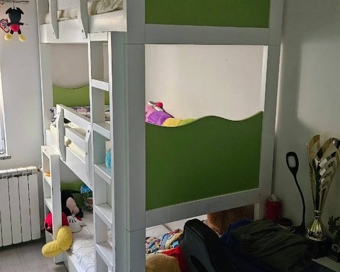 Krevet na tri kata + madraci