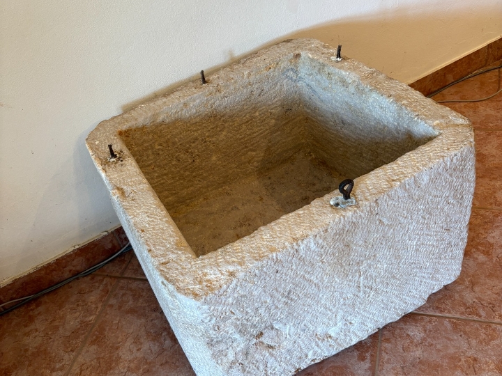 Prodajem kamenicu za maslinovo ulje