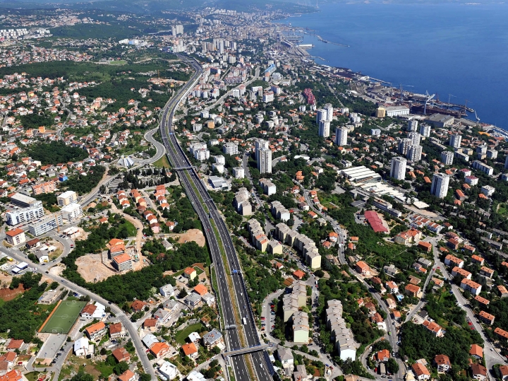 Žena traži smještaj