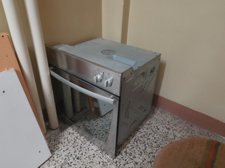 Poklanjam ugradbenu pećnicu