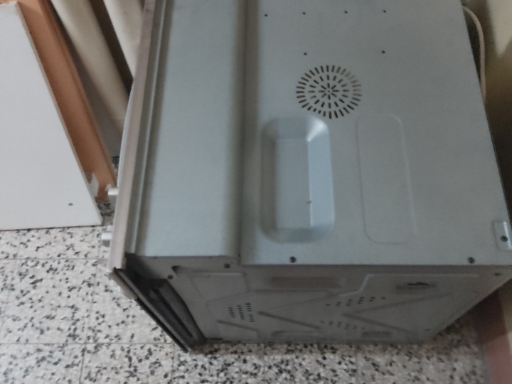 Poklanjam ugradbenu pećnicu