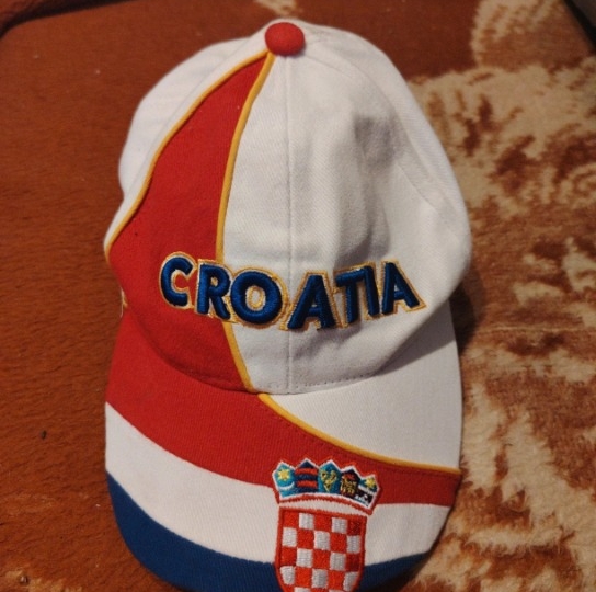 Navijački šalovi i hrvatski šalovi te stvari od Hajduka
